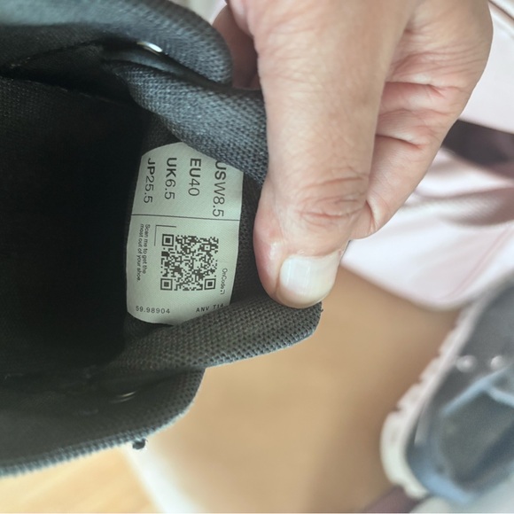 Black On Running Shoes - Picture 6 of 8